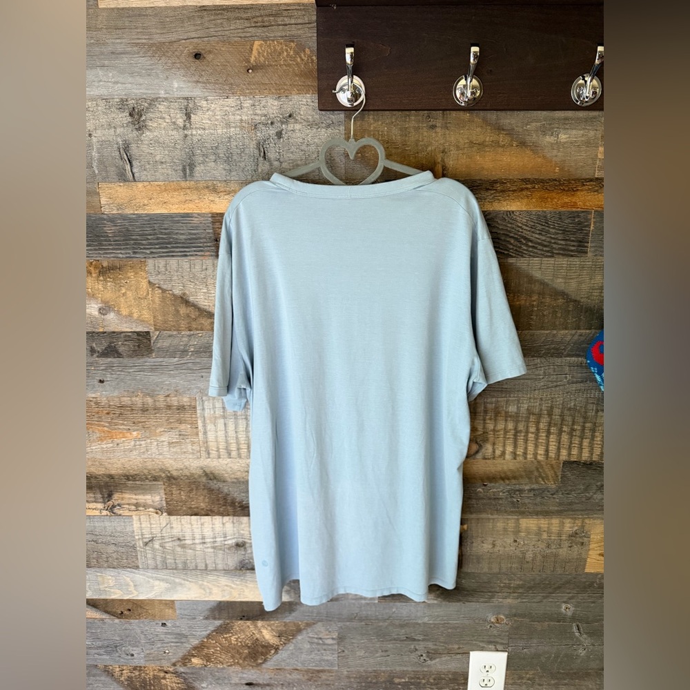 Lululemon Light Blue Men's T-Shirt - Picture 2 of 3